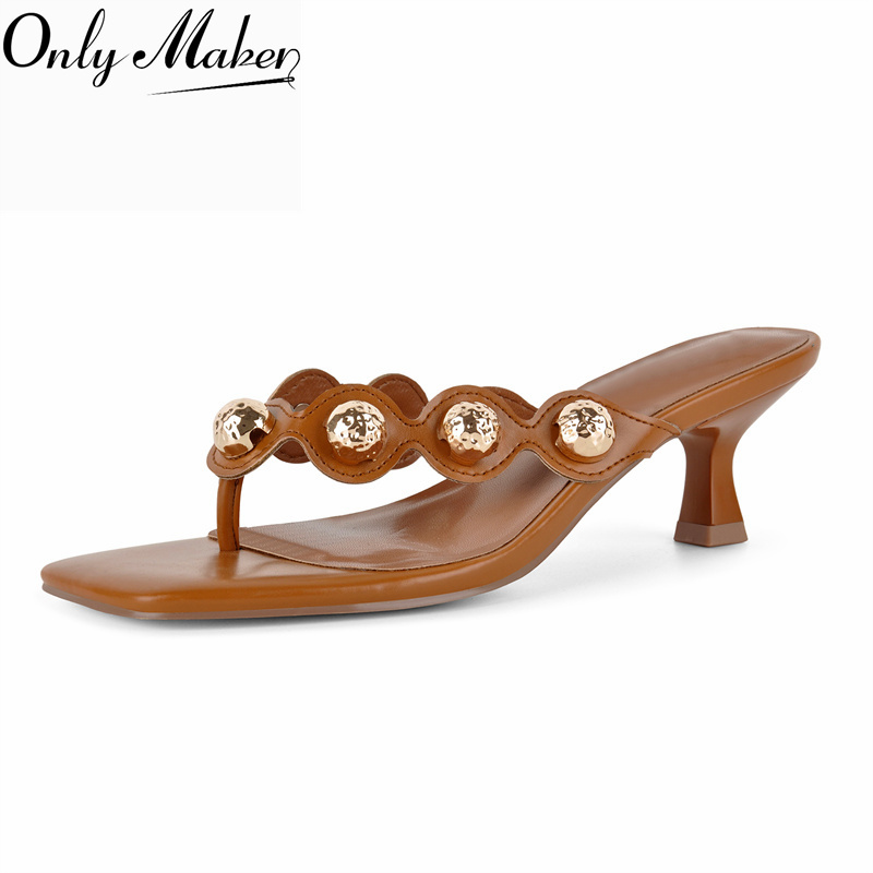 Kitten Heel Women - Onlymaker รองเท้าแตะส้นเตี้ยหัวเหลี่ยมสีน้ำตาล ตกแต่งโลหะ ส้นคิตเทนฮีล แบบสวม สำหรับงานปาร์ตี้ฤดูร้อน
