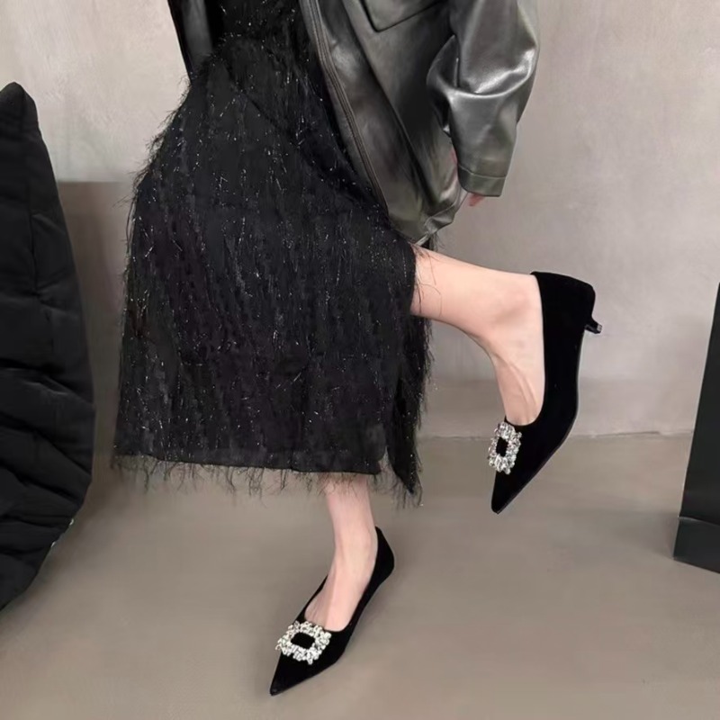รองเท้าส้นสูงสตรีแบบหัวเหลี่ยม - Kitten Heel Women บทวิจารณ์และราคา