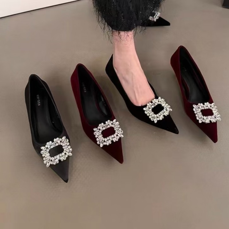 รองเท้าส้นสูงสตรีแบบหัวเหลี่ยม - Kitten Heel Women บทวิจารณ์และราคา